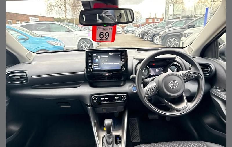 Używany Mazda 2 116 KM (85 kW) 2022 Srebrny Hatchback