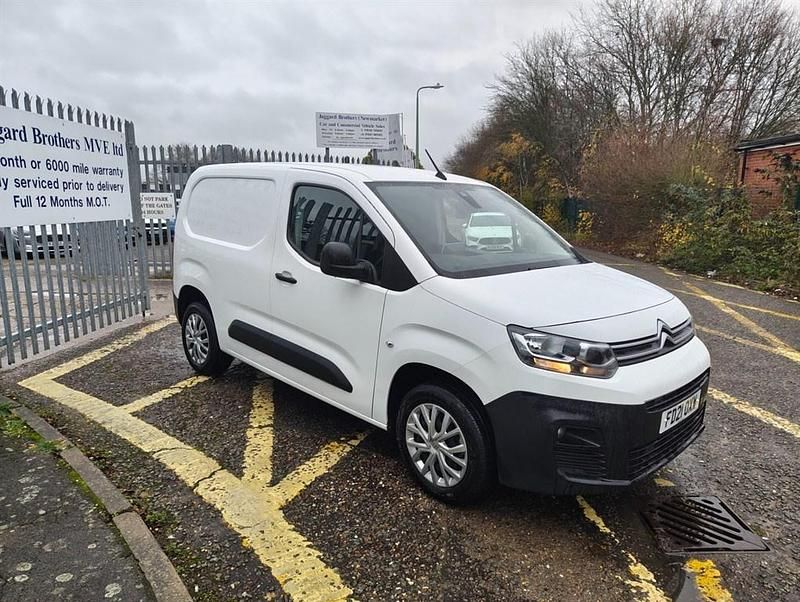 Used Citroën Berlingo 100 HP (73 kW) 2021 White MPV