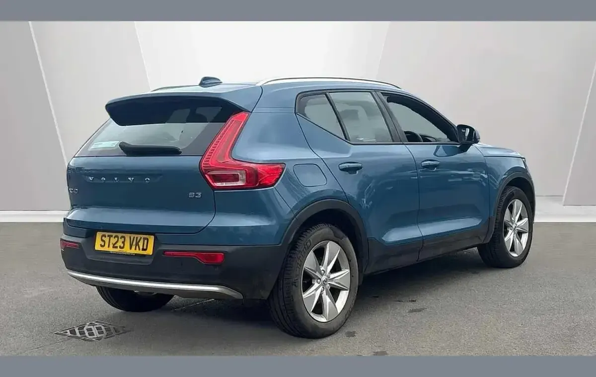 Usado Volvo XC40 Core 161 HP (118 kW) 2023 Azul SUV