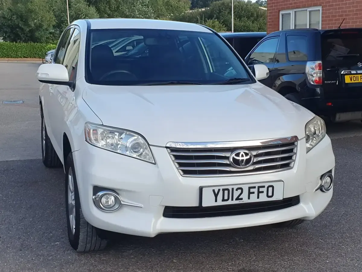 Used Toyota RAV4 150 HP (110 kW) 2012 White SUV