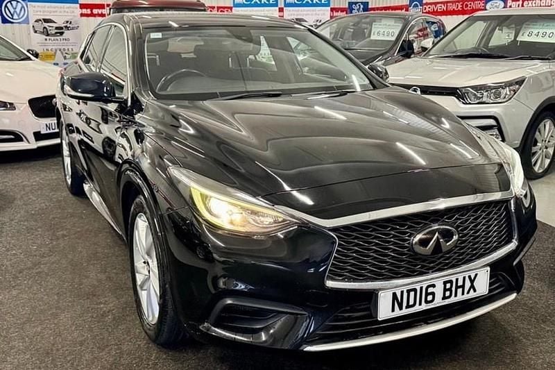 Used Infiniti Q30 109 HP (80 kW) 2016 Black Hatchback