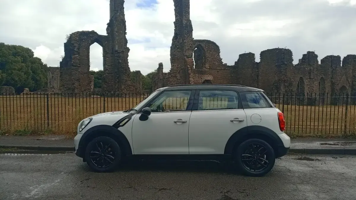 Used Mini Cooper 2014 White Hatchback