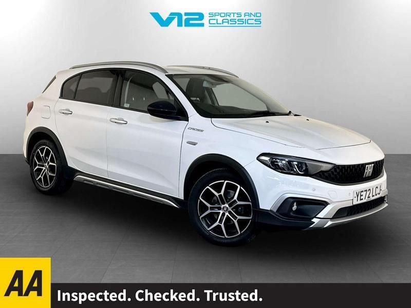 Used Fiat Tipo Cross 100 HP (73 kW) 2022 White Hatchback