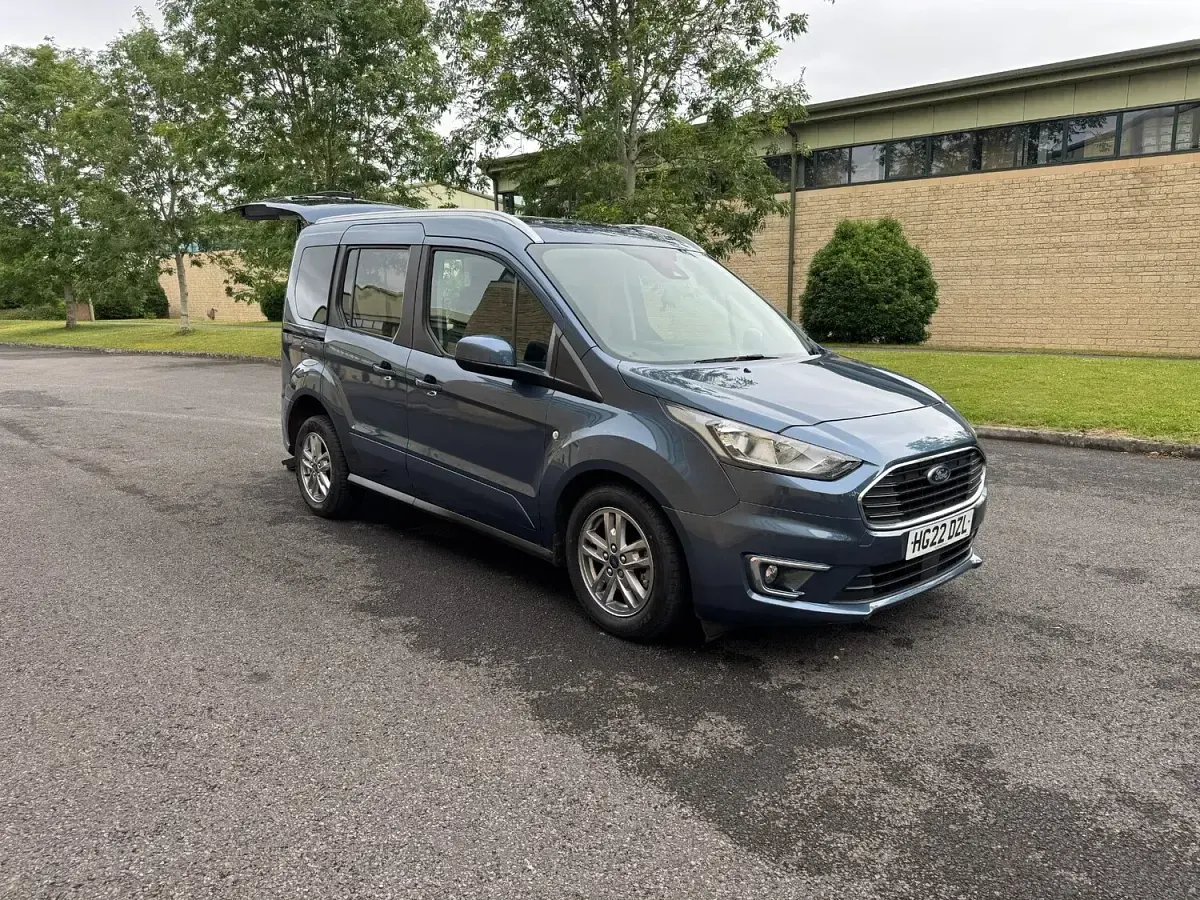 Used Ford Tourneo Connect Titanium 120 HP (88 kW) 2022 Blue MPV