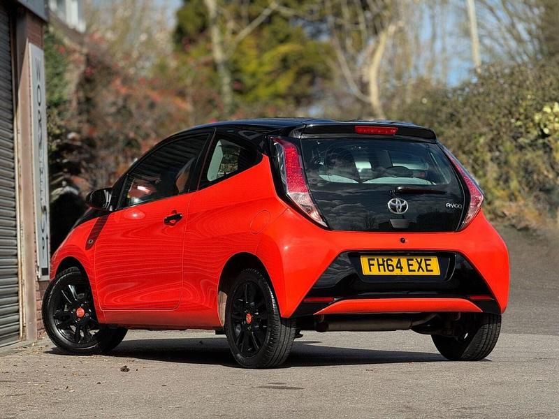 Used Toyota Aygo X-cite 69 HP (50 kW) 2015 Orange Hatchback