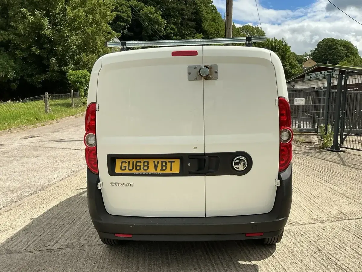 Used Vauxhall Combo 95 HP (69 kW) 2018 White MPV