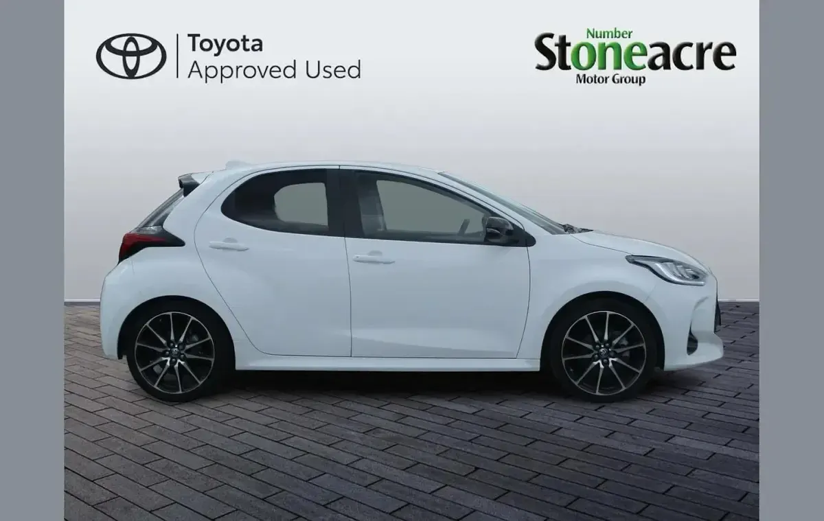 Used Toyota Yaris Hybrid Sport 113 HP (83 kW) 2023 White Hatchback