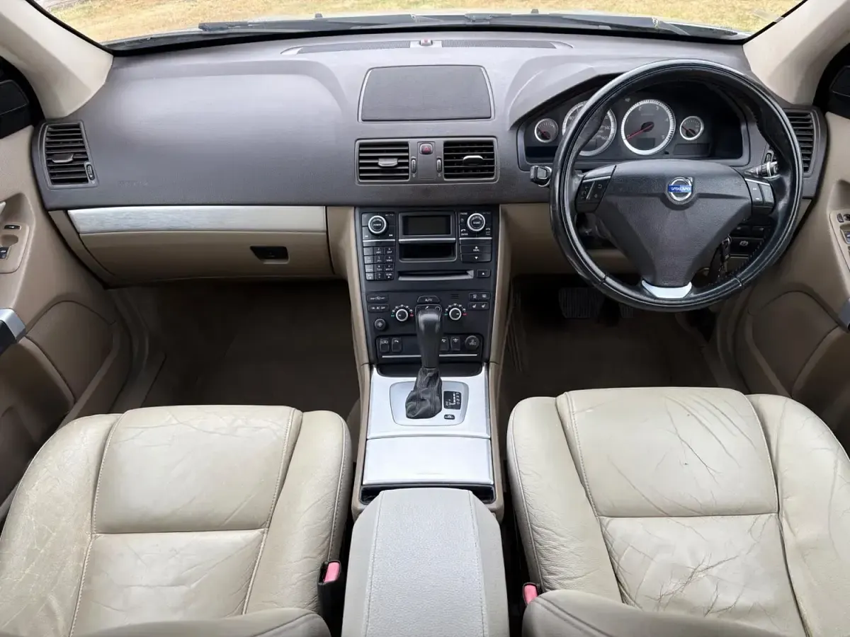 Used Volvo XC90 SE 200 HP (147 kW) 2013 Silver SUV