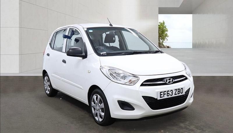 Used Hyundai i10 Classic 83 HP (61 kW) 2014 White Hatchback