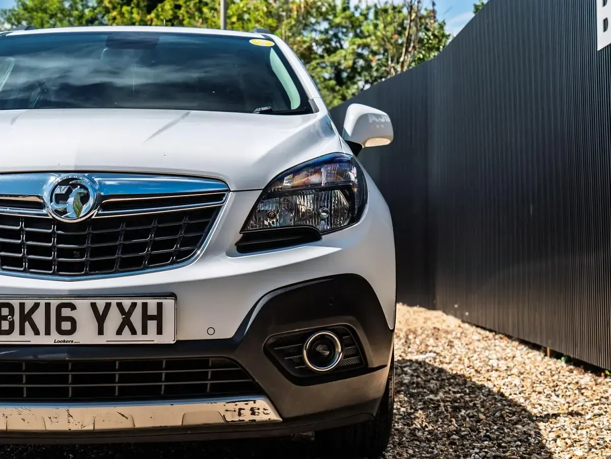 Used Vauxhall Mokka S 140 HP (102 kW) 2016 White SUV