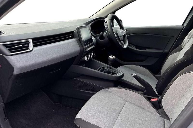 Used Renault Clio V Evolution 90 HP (66 kW) 2024 Ceramic grey  Hatchback