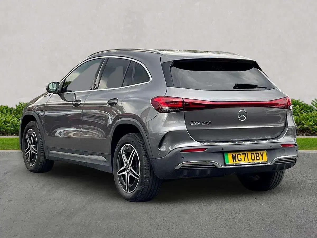 Begagnad Mercedes EQA250 AMG line 139 kW (190 HK) 2021 Grå SUV
