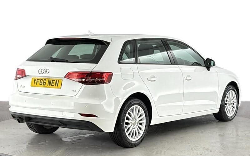 Usado Audi A3 Sportback Business 110 HP (80 kW) 2016 Branco Citadino
