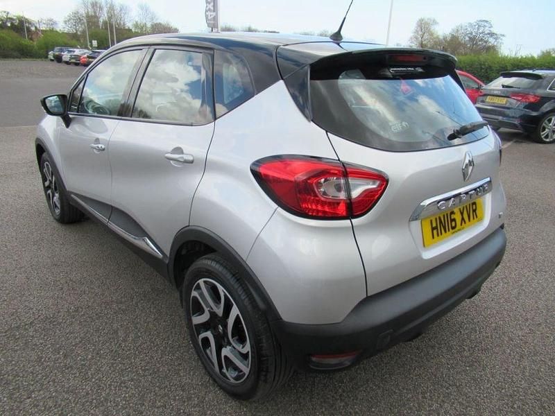 Used Renault Captur Dynamique 90 HP (66 kW) 2016 Silver/black SUV