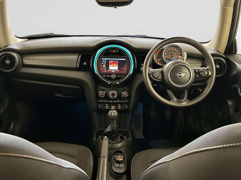 Usado Mini Cooper Classic 136 HP (100 kW) 2019 Branco Citadino