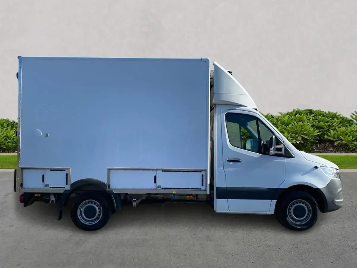 Begagnad Mercedes Sprinter Progressive 2023 Vit Van