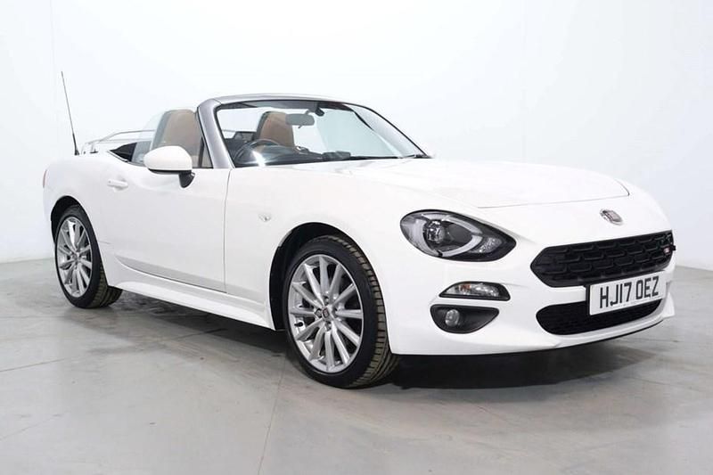Used 2016 Fiat 124 Spider Lusso Plus Cabriolet | £15,000 (Fair price) - Image 1/1