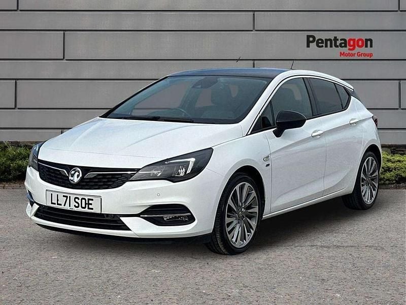 Begagnad Vauxhall Astra Edition 143 HK (105 kW) 2021 Vit Halvkombi