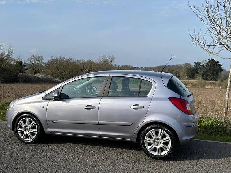 Used Vauxhall Corsa Design Edition 90 HP (66 kW) 2007 Blue Hatchback