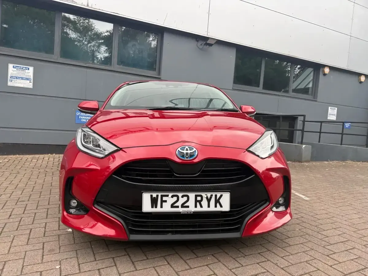 Used Toyota Yaris Design 91 HP (66 kW) 2022 Red Hatchback