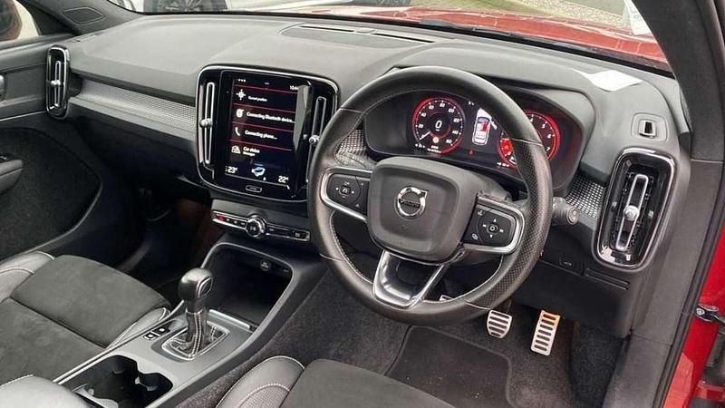 Used Volvo XC40 R-Design 163 HP (119 kW) 2020 Red SUV