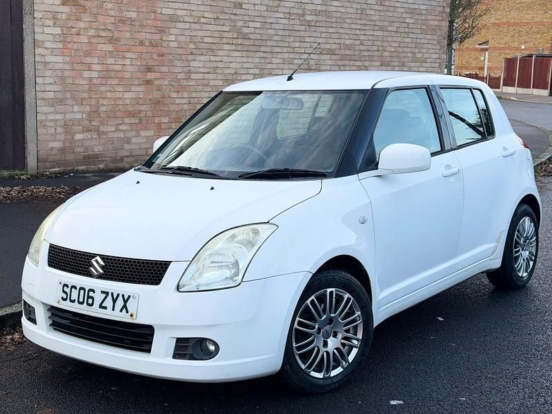 Used Suzuki Swift GLX 2006 White Hatchback