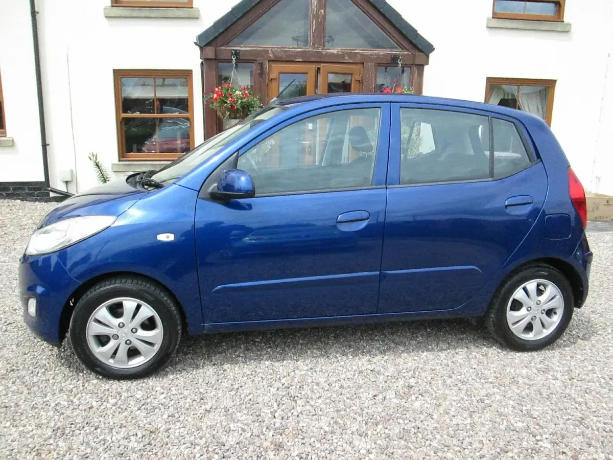 Used Hyundai i10 Active 86 HP (63 kW) 2011 Blue Hatchback
