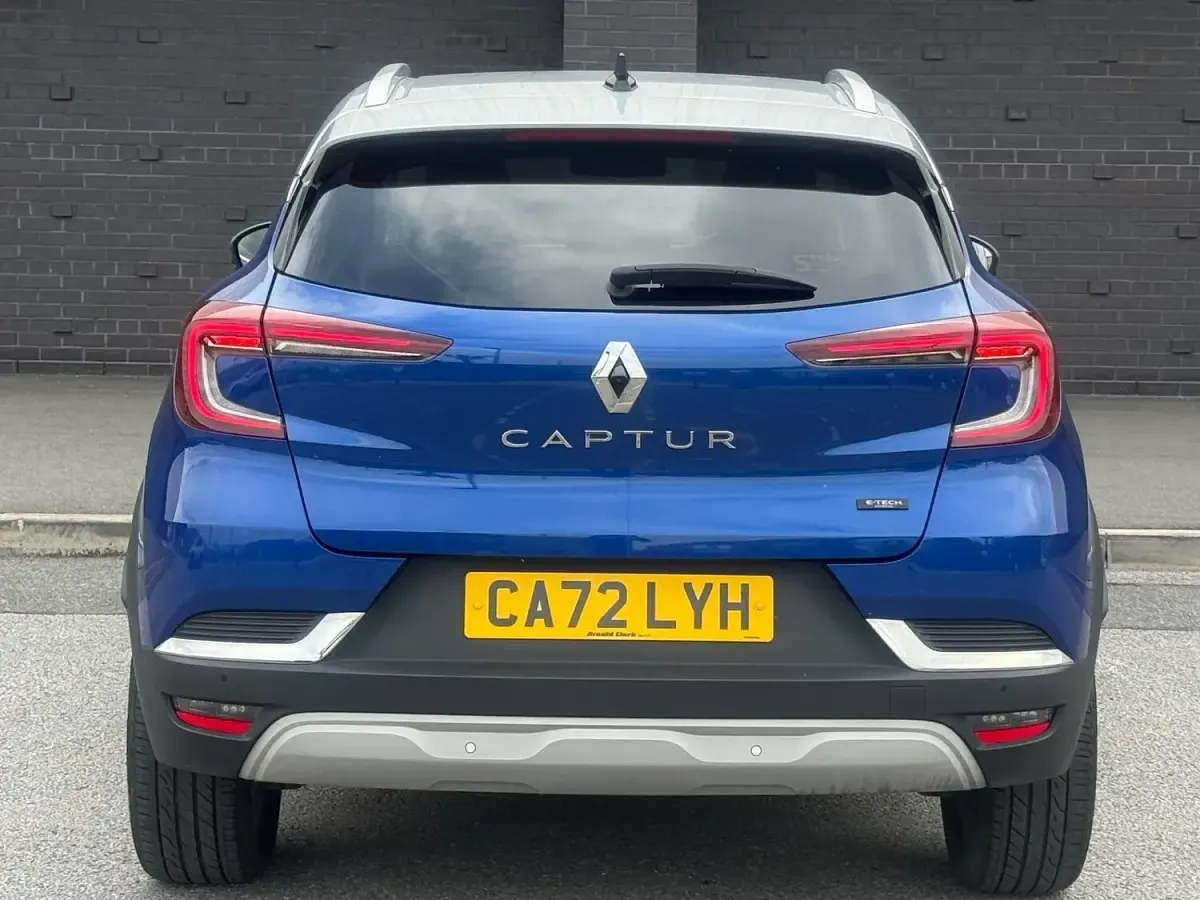 Used Renault Captur Techno 143 HP (105 kW) 2022 Blue SUV