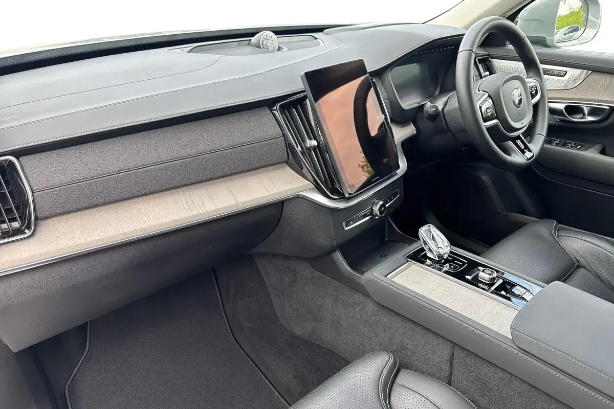 Used Volvo XC90 Ultra 455 HP (334 kW) 2025 Vapour grey SUV