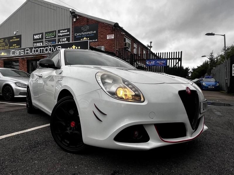 White Used 2011 Alfa Romeo Giulietta Lusso Hatchback | £1,495 (Fair price) - Image 1/4