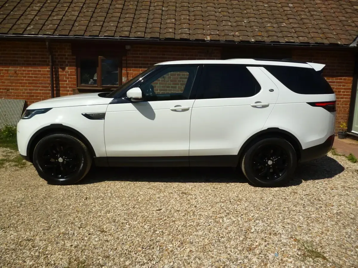 Used Land Rover Discovery SE 2019 White SUV