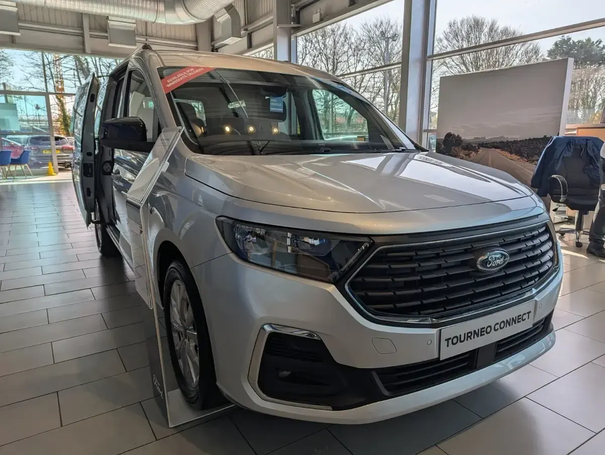 New Ford Tourneo Titanium 2026 Estate