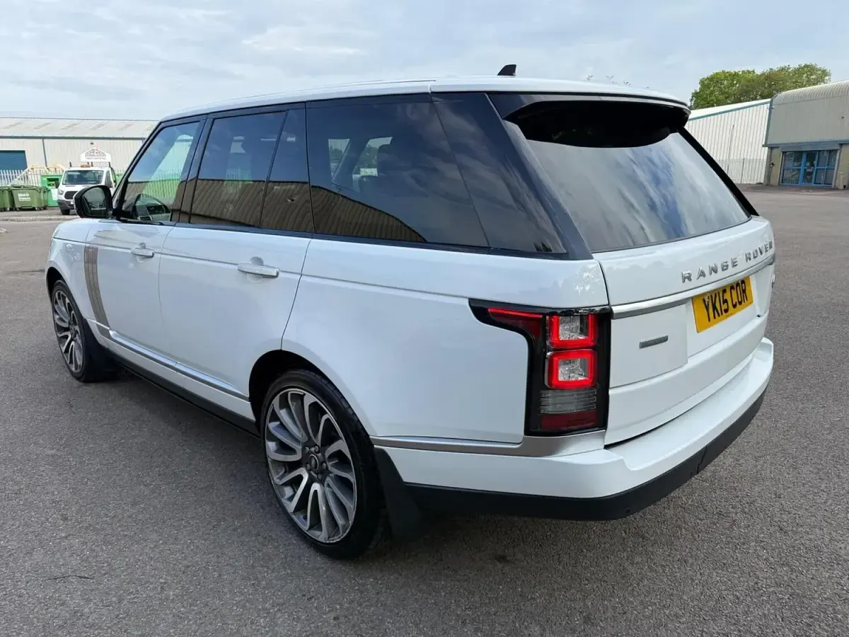 Begagnad Land Rover Range Rover Autobiography 306 HK (225 kW) 2015 Vit SUV