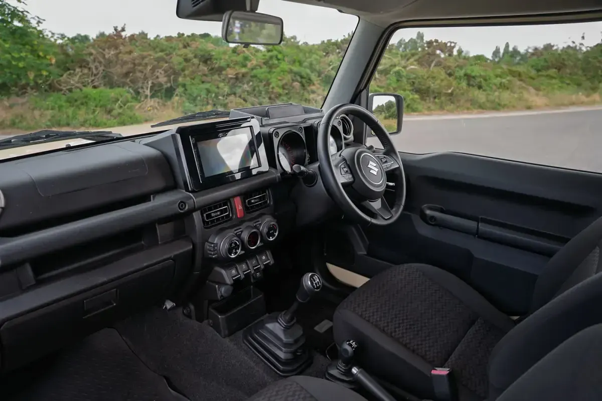 Used Suzuki Jimny SZ5 102 HP (75 kW) 2018 Cream SUV