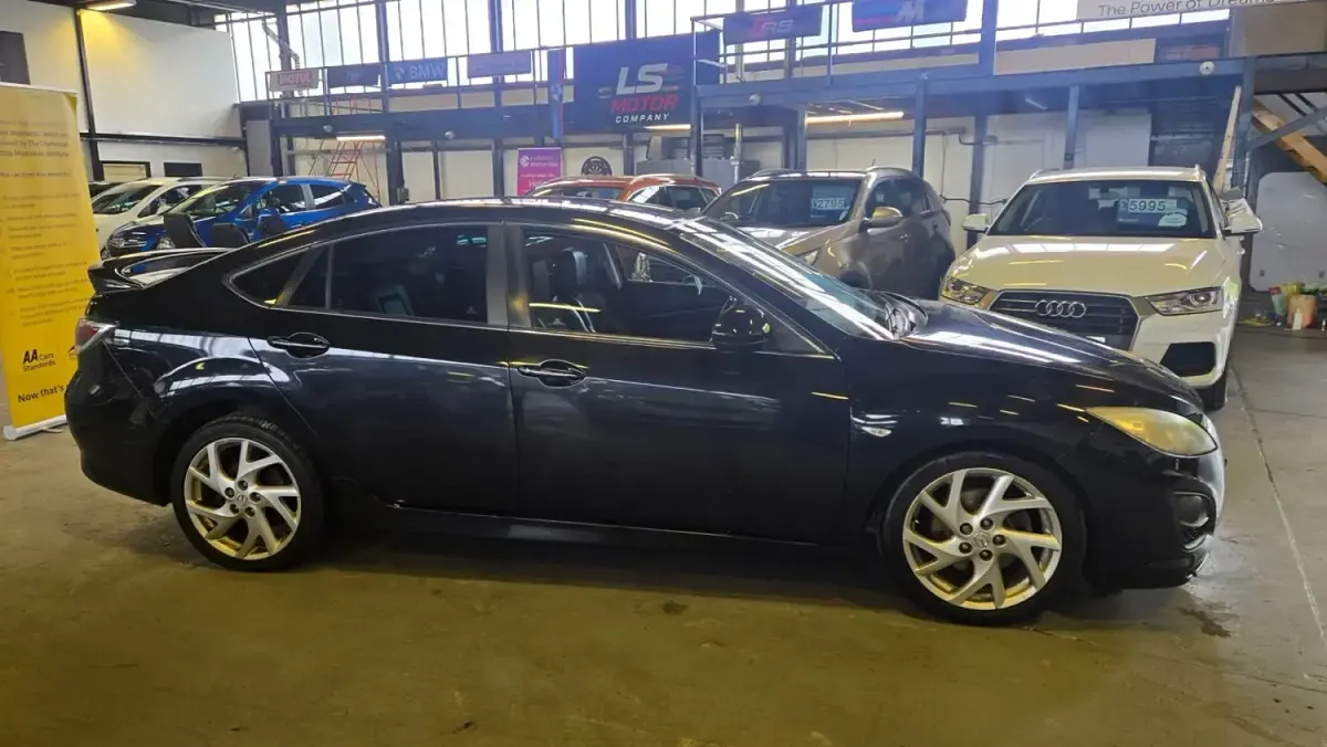Begagnad Mazda 6 2012 Svart Halvkombi