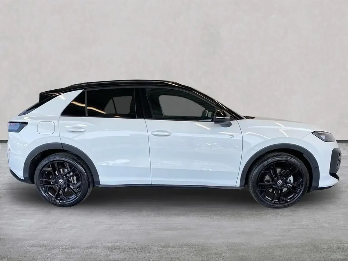 Used VW T-Roc R-line 147 HP (108 kW) 2026 Twotone SUV