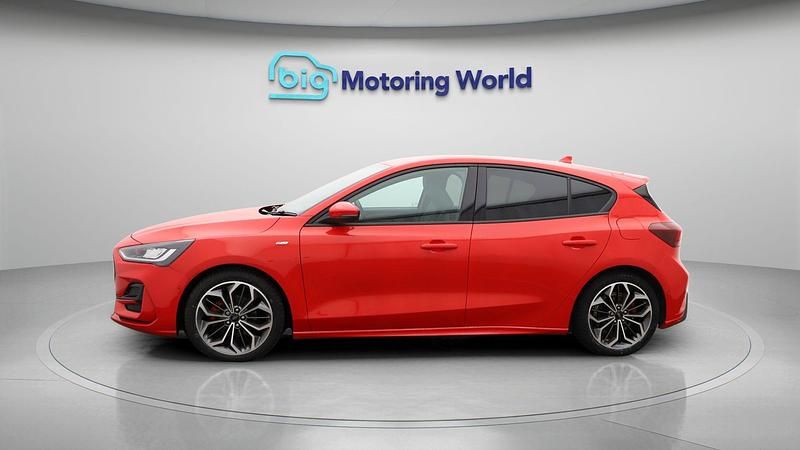 Used Ford Focus ST-Line X 125 HP (91 kW) 2023 Red Hatchback