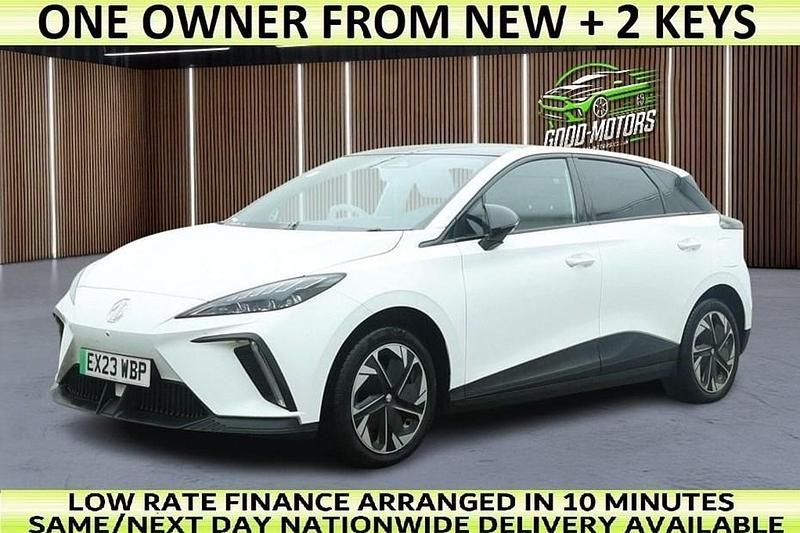 Begagnad MG MG4 EV Trophy 319 kW (435 HK) 2023 Vit Halvkombi