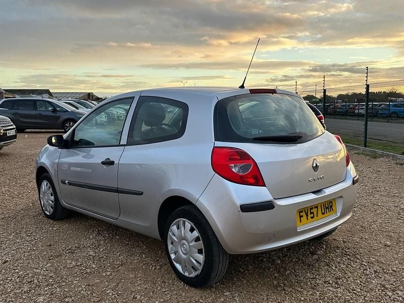 Used Renault Clio II Expression 2007 Silver Hatchback