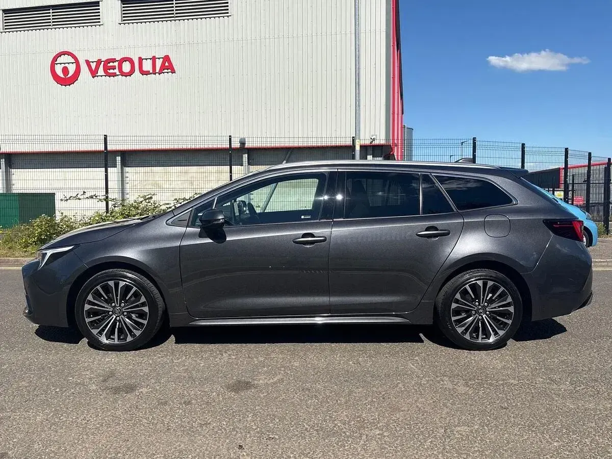 Used Toyota Corolla Design 140 HP (102 kW) 2025 Grey Estate