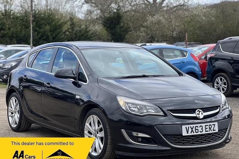 Used Vauxhall Astra SRi 115 HP (84 kW) 2013 Black Hatchback