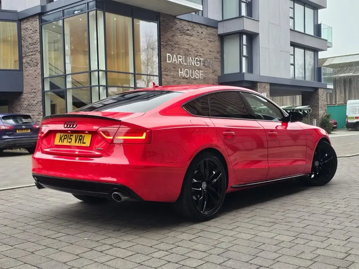 Begagnad Audi A5 Black Edition 2015 Röd Sportkupé