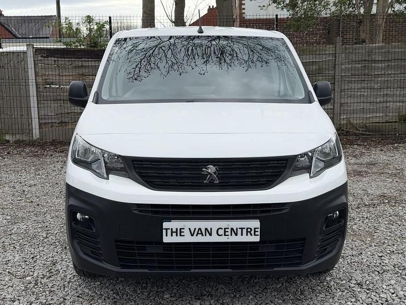 Used Peugeot Partner 131 HP (96 kW) 2021 White MPV