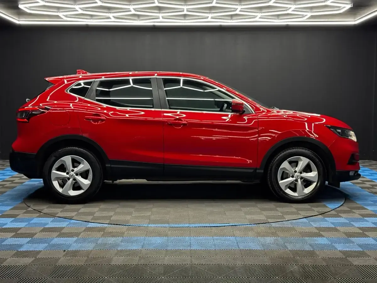 Used Nissan Qashqai Acenta Premium 2019 Red SUV