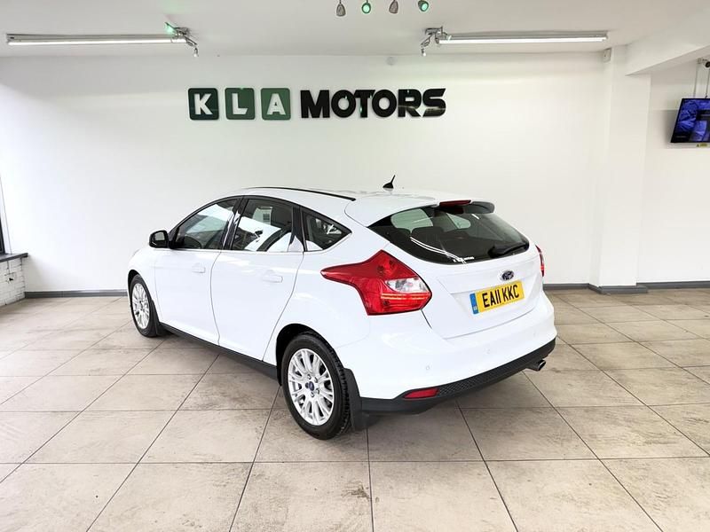 Used Ford Focus Titanium 125 HP (91 kW) 2011 White Hatchback