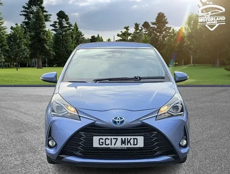 Używany Toyota Yaris Hybrid 2017 Niebieski Hatchback
