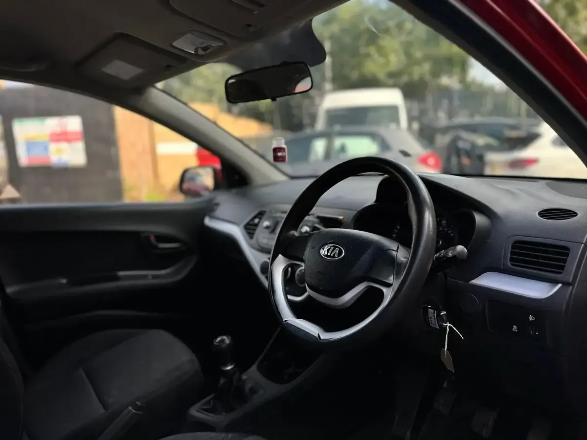 Used Kia Picanto 68 HP (50 kW) 2013 Red Hatchback