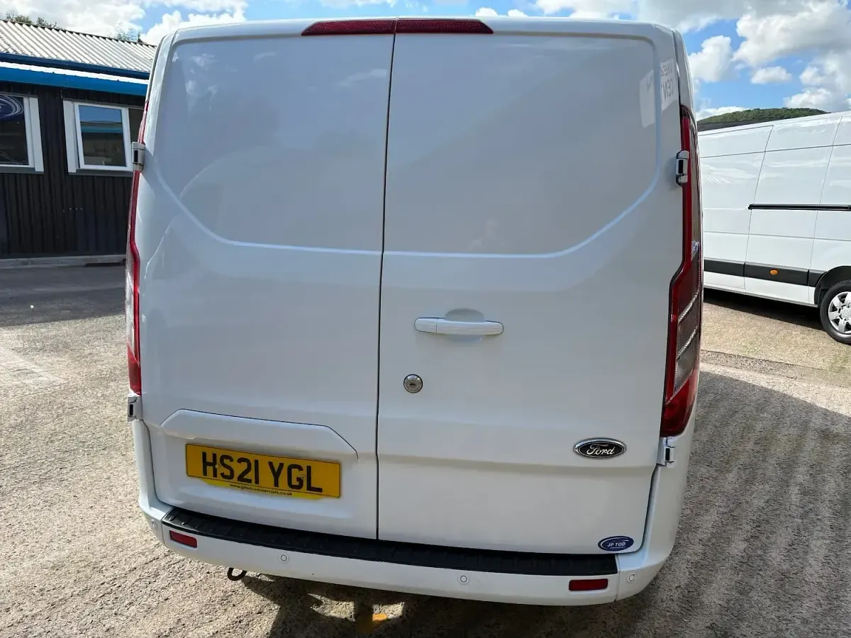 Used Ford Transit Custom Limited 130 HP (95 kW) 2021 White Van