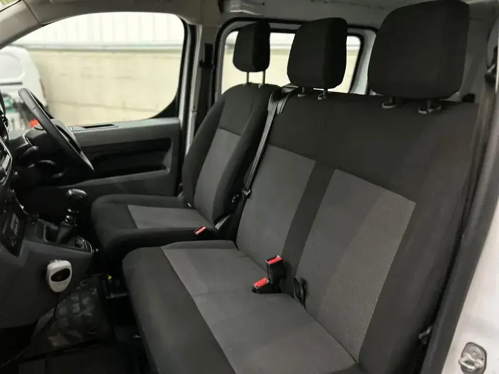 Used Vauxhall Vivaro 145 HP (106 kW) 2022 White MPV