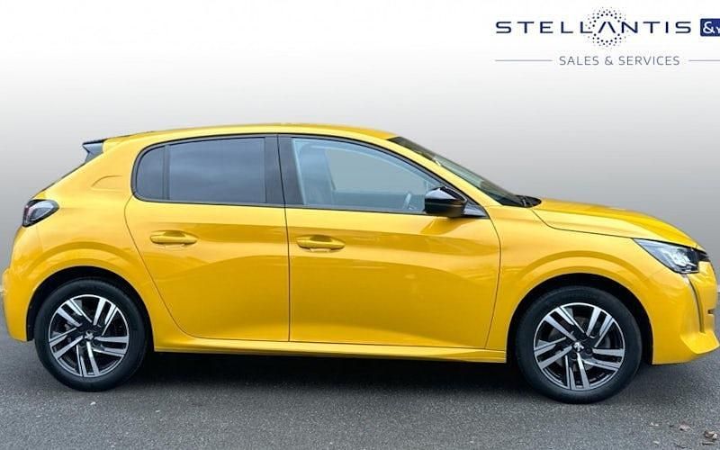Used Peugeot 208 Allure Premium 102 HP (75 kW) 2022 Yellow Hatchback